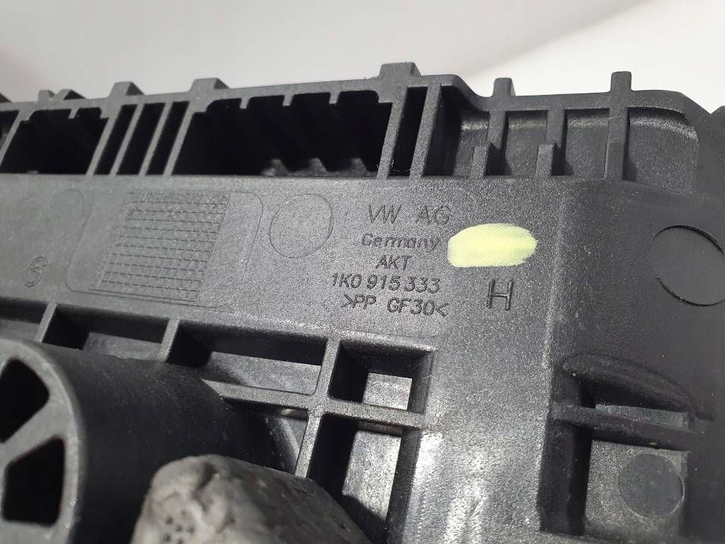 Audi a3 s3 8p основание корпус аккумулятор защита 1k0915333h оригинал Оригинал