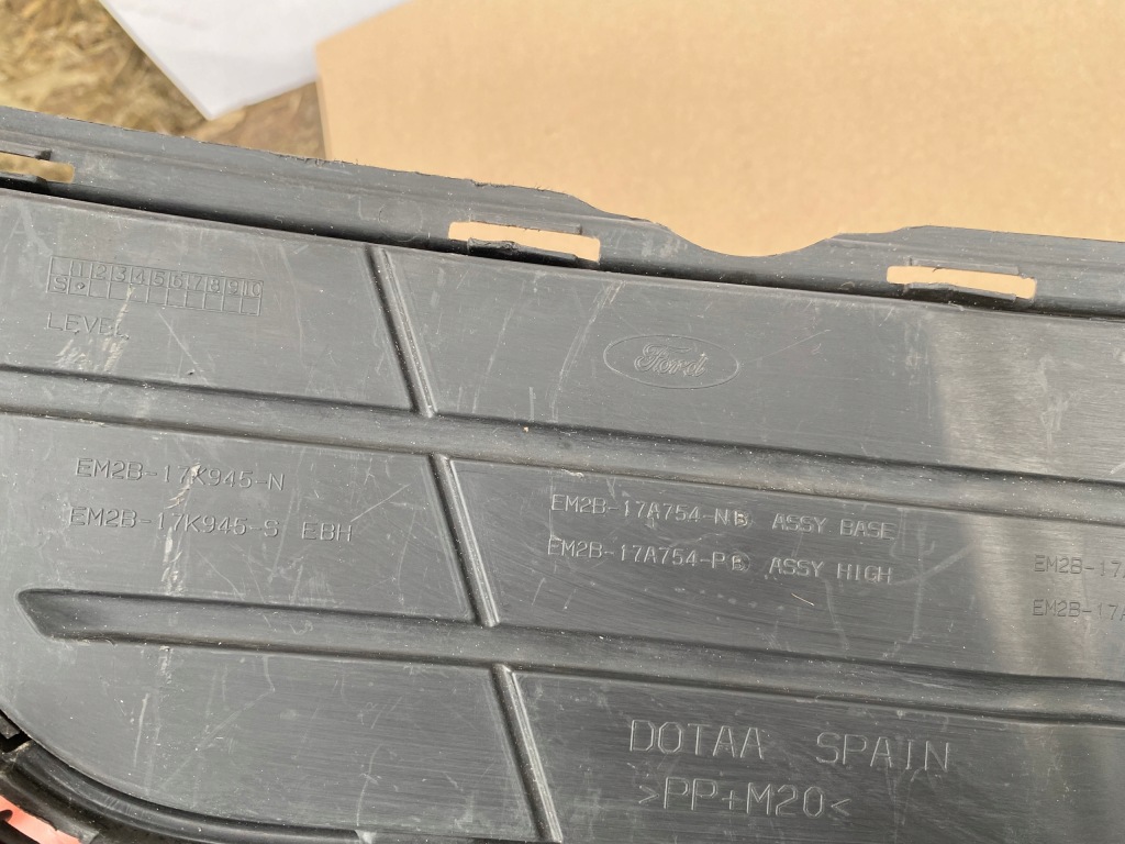 Решётка бампера перед em2b-17k945-n ford s-max mk2 Цена