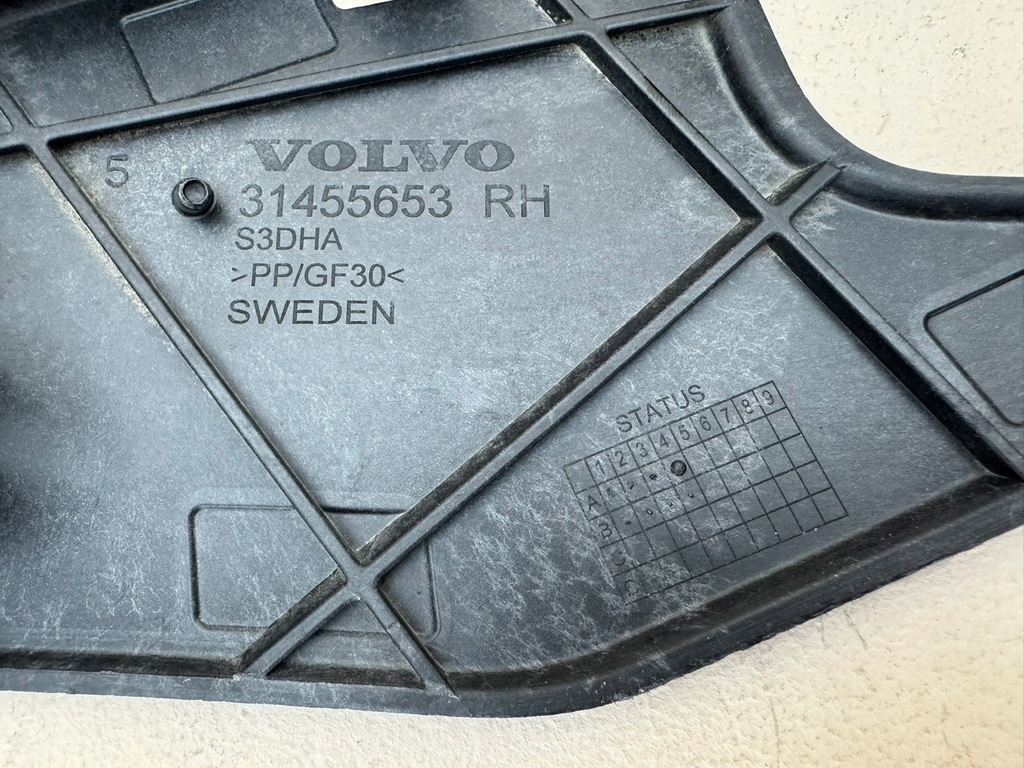 фото №15, Volvo s60 3 iii 18r- направляющая кронштейн бампера правый перед правое 31455653