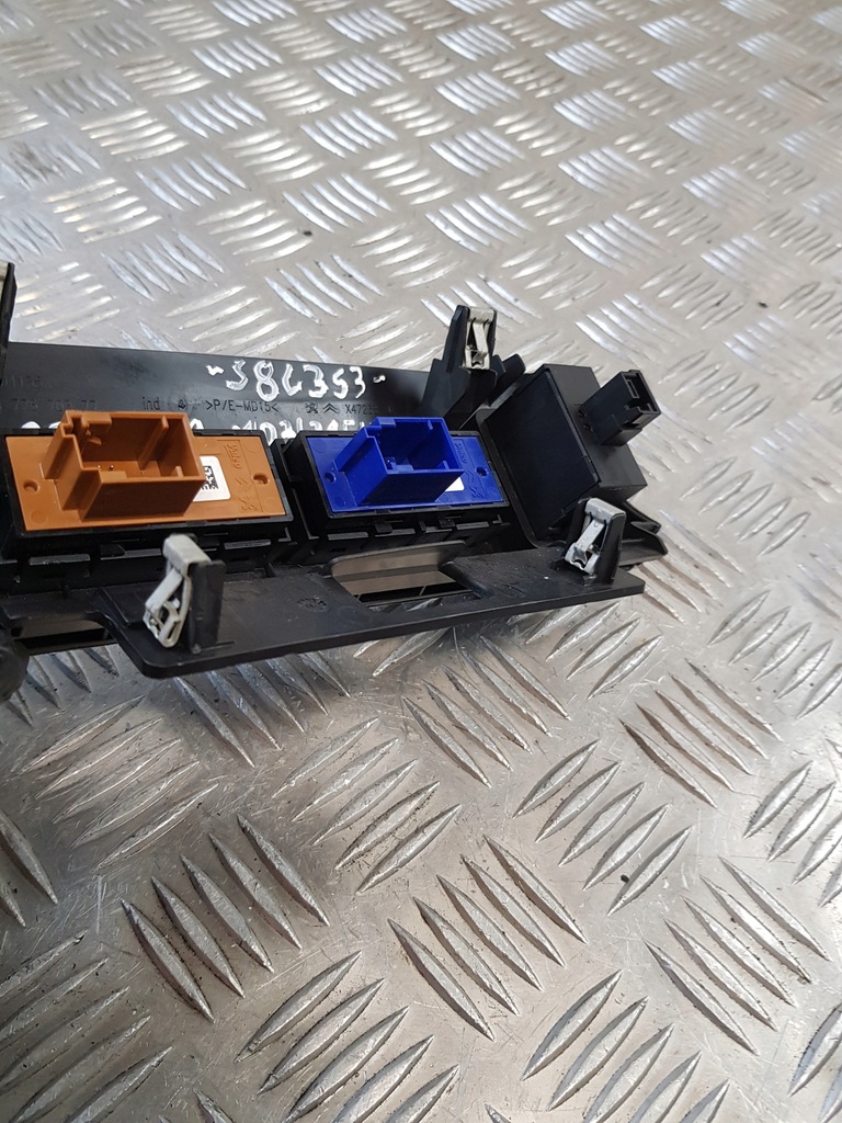 фото №9, Панель переключатель света + тяги + eco off peugeot 308 ii t9 16r-