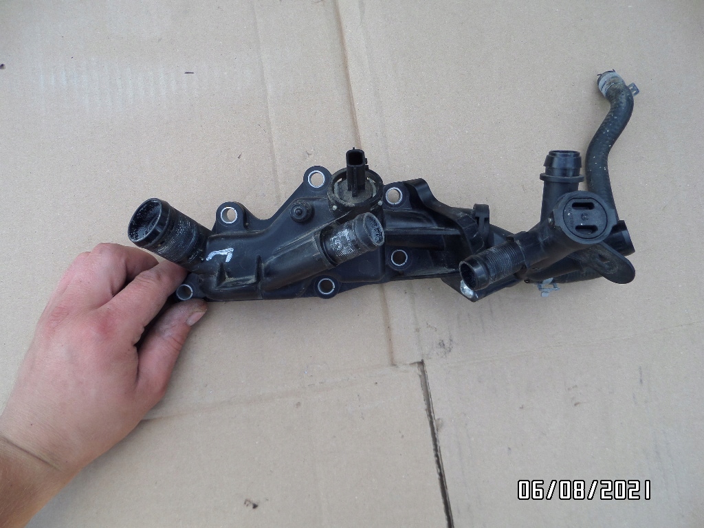 Купити Dacia renault 0.9 1.2 tce патрубок води 110606217r