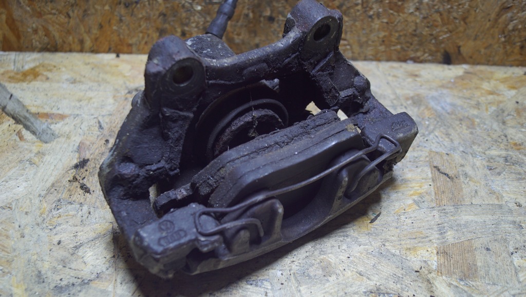 фото №8, Суппорт тормозной правый перед audi tt 8n