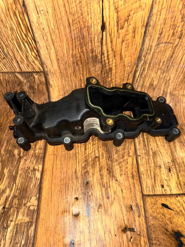 фото №1, Audi a4 b8 2.7 колектор всмоктуючий правий