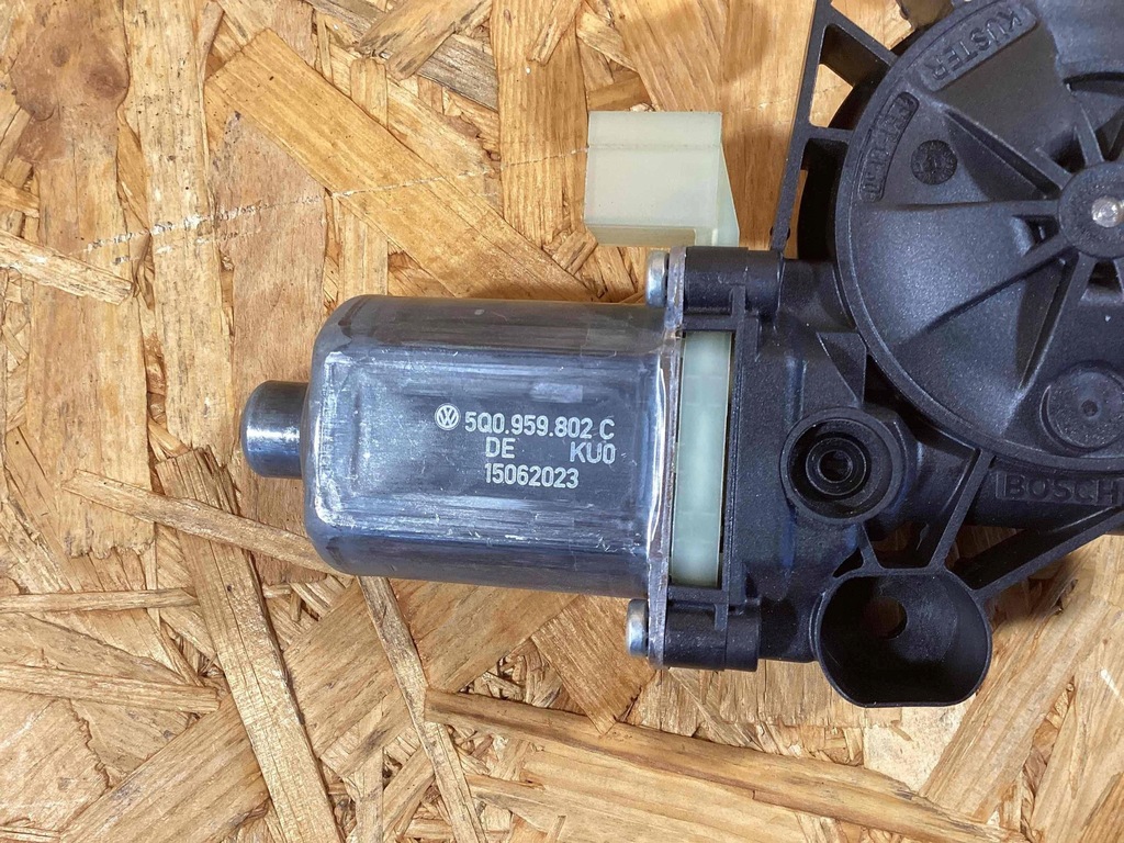 фото №5, Моторчик стекло передних правых дверь porsche macan 95b 5q0959802c 3.0l