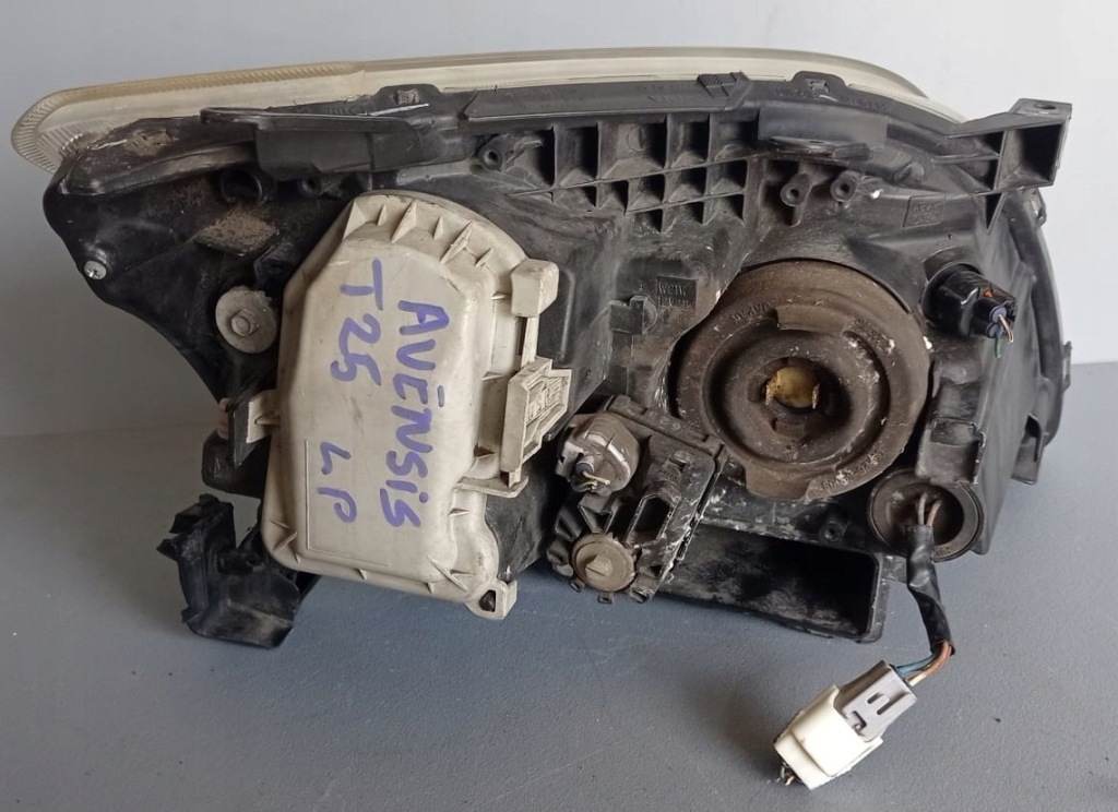 фото №3, Toyota avensis ii t25 лампа левый перед eu