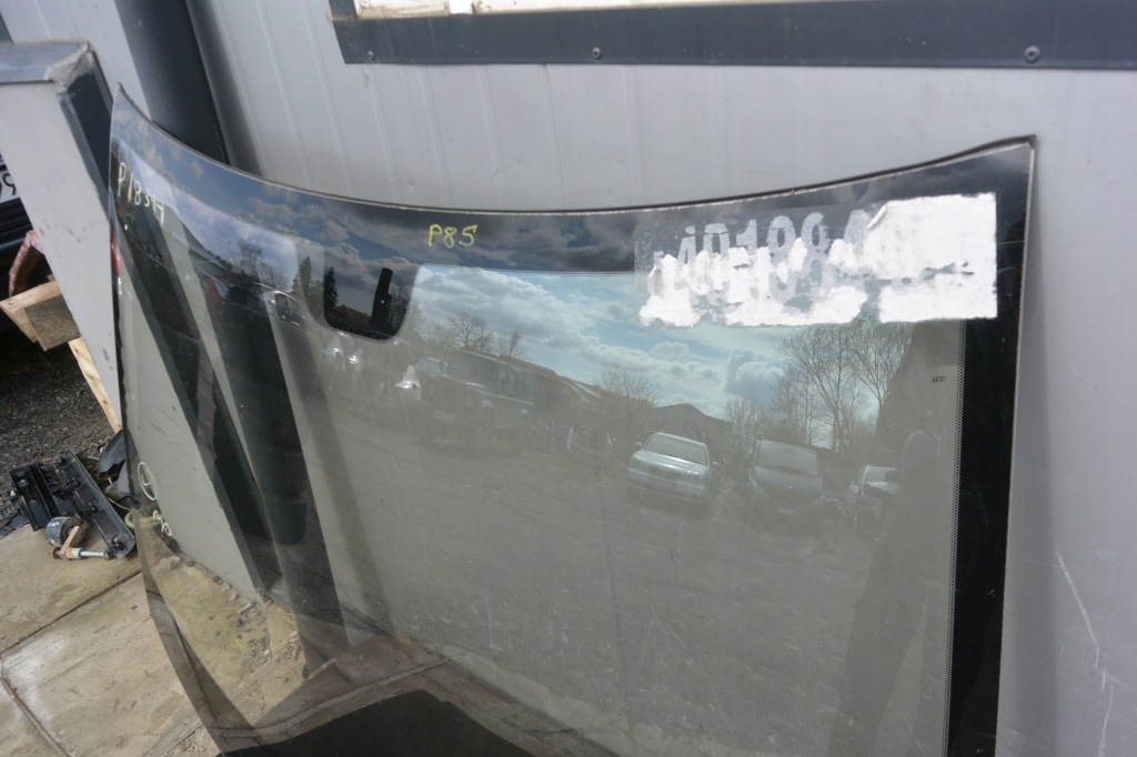 Tesla model s стекло лобовое 13r оригинал 12- в Украине