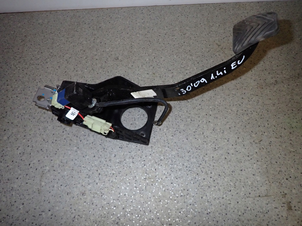 фото №1, Hyundai i30 07-12 педаль тормоза датчик