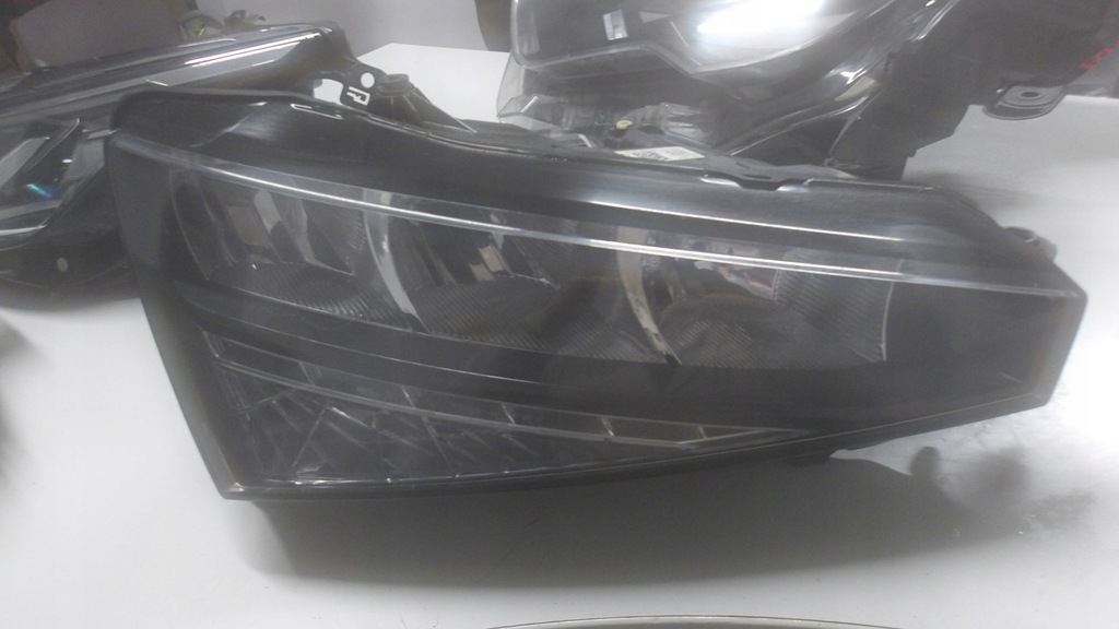 фото №1, Лампа правая передняя skoda scala full led