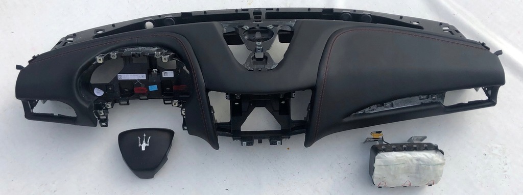 фото №4, Maserati levante czerwona nić приборная панель приборная панель консоль подушки безопасности ремни