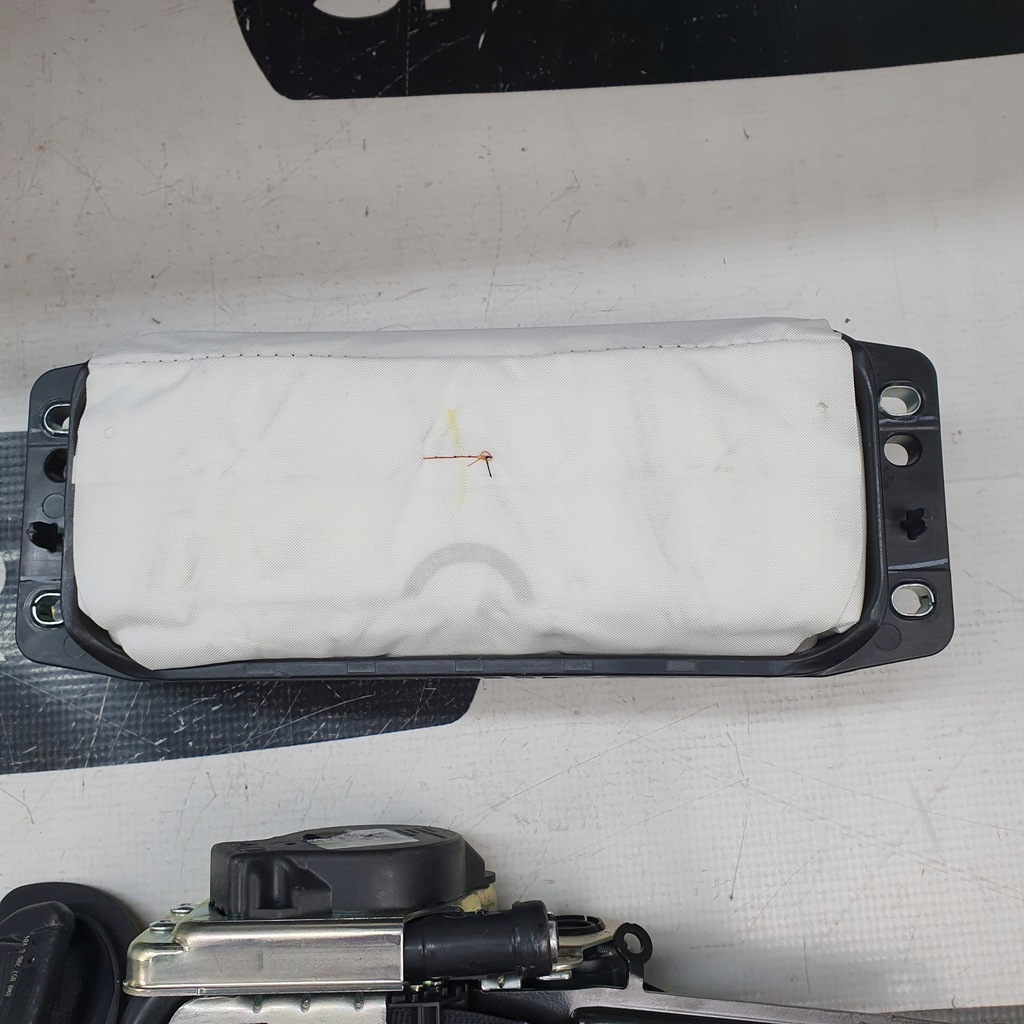 фото №10, A4 b9 панель приладів консоль подушки безпеки ремені подушка безпеки