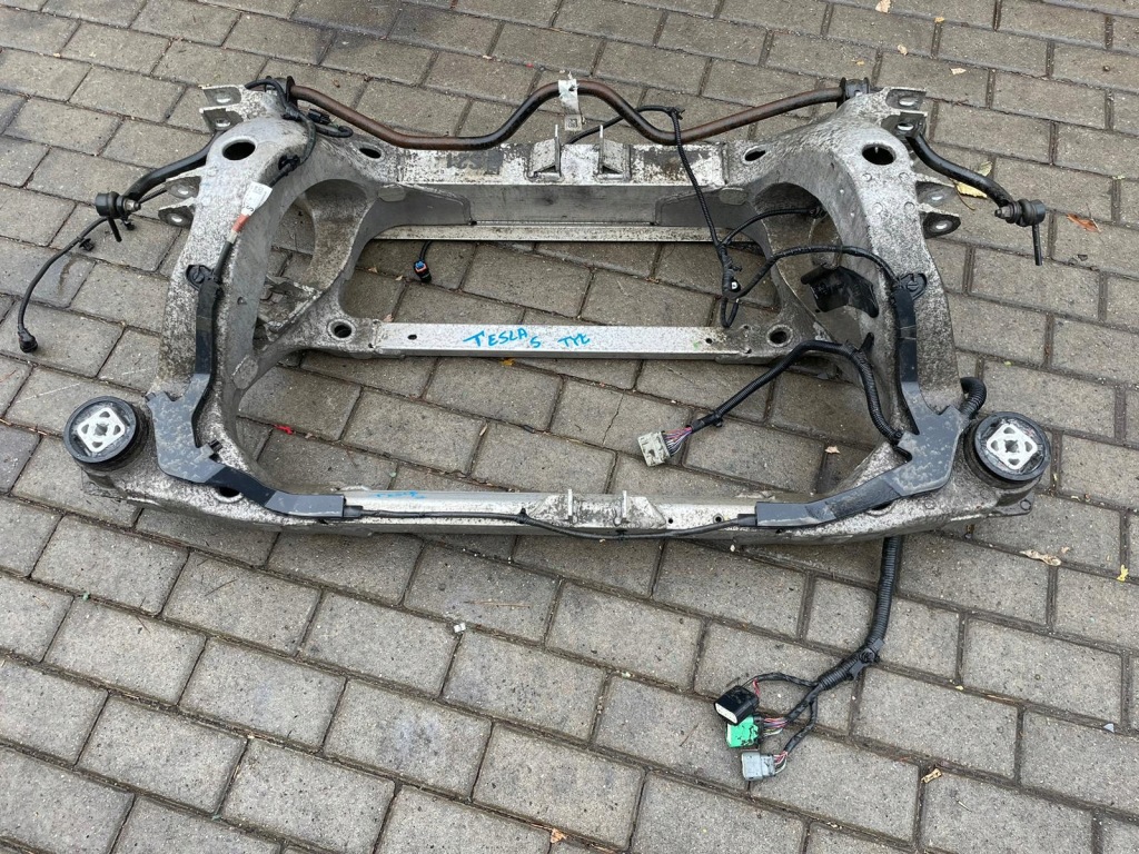 фото №1, Tesla model s подрамник подрамник задняя 4x4 ideał 1099826