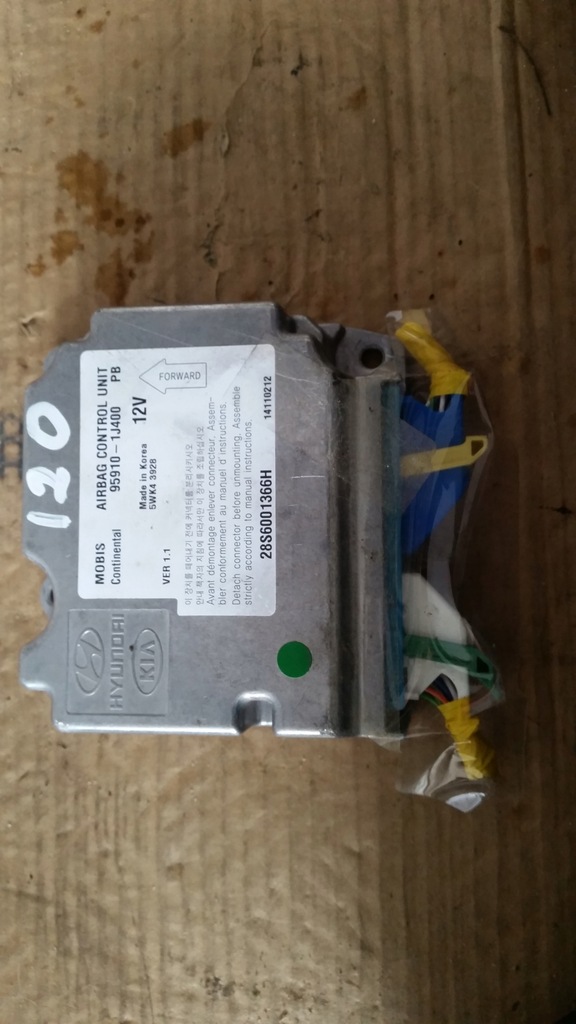 фото №12, Hyundai i20 i lift панель приладів, консоль, подушка безпеки, ремені.