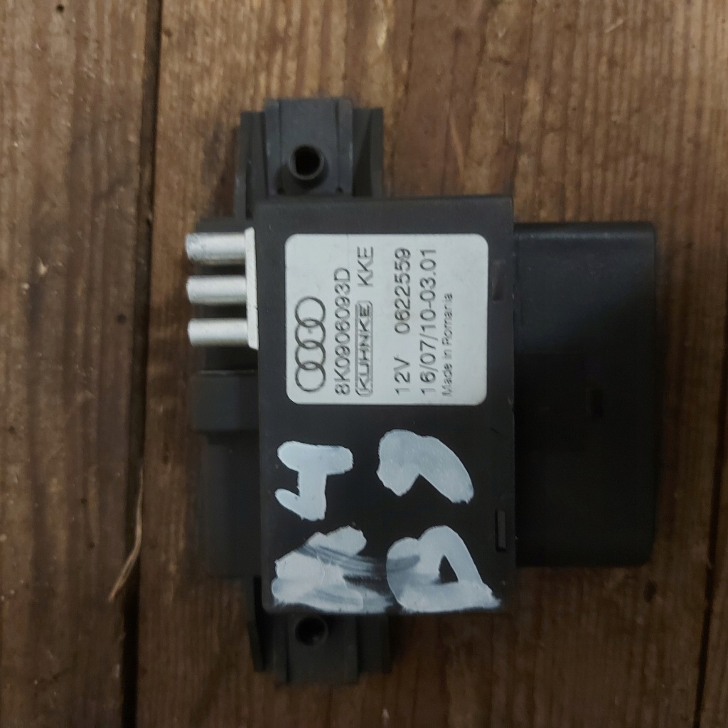 Купити Модуль блок керування паливної  audi a4 b8 8k0906093d