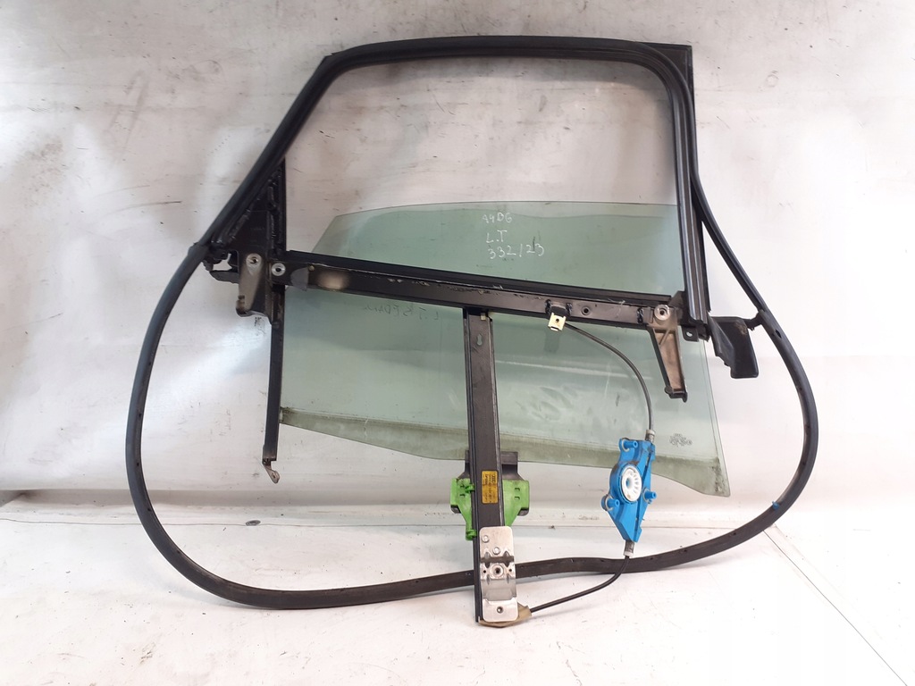 фото №6, Audi a4 b6 рамка стекло левый задняя sedan