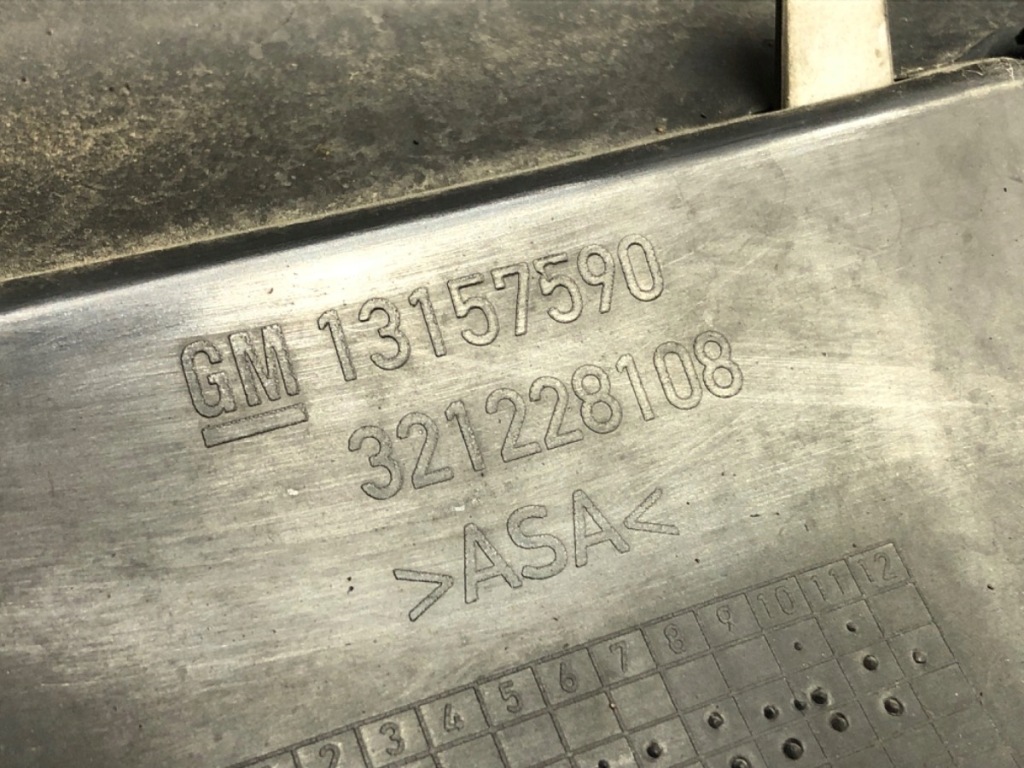 Решётка радиатора решётка радиатора opel zafira b 05-15 13157590 minivan в Украине