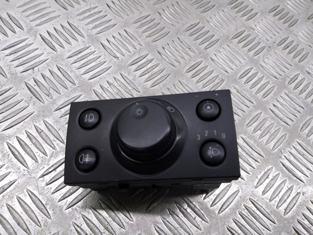 Купити Перемикач світла opel vectra c 1.9 cdti 13230802