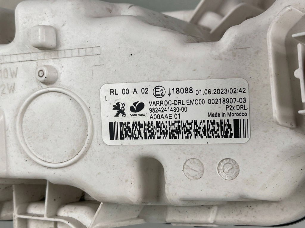 Peugeot 2008 2 2023 левая сторона фара led к движение dziennej Доставка