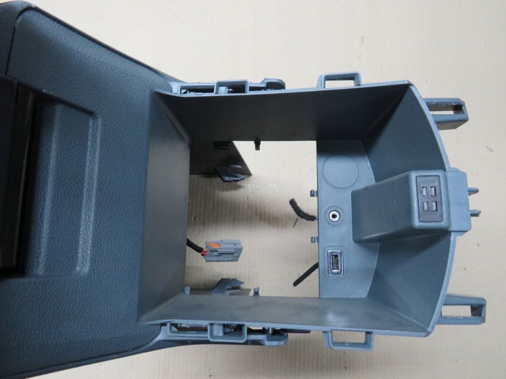 фото №8, Ford c-max ii mk2 підлокітник