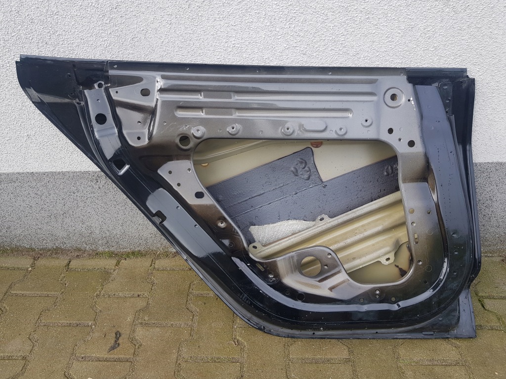 Дверь задний  задние левая tesla 3 Недорого