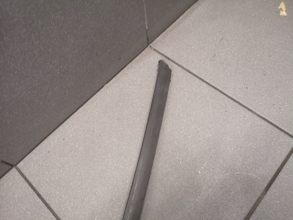 фото №5, Молдинг прокладка стекло правая audi a4 b6 8e0854328e