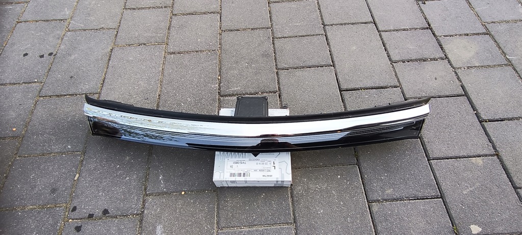 фото №12, Mercedes eqs w297 swiaatło центральный средний накладка led całe