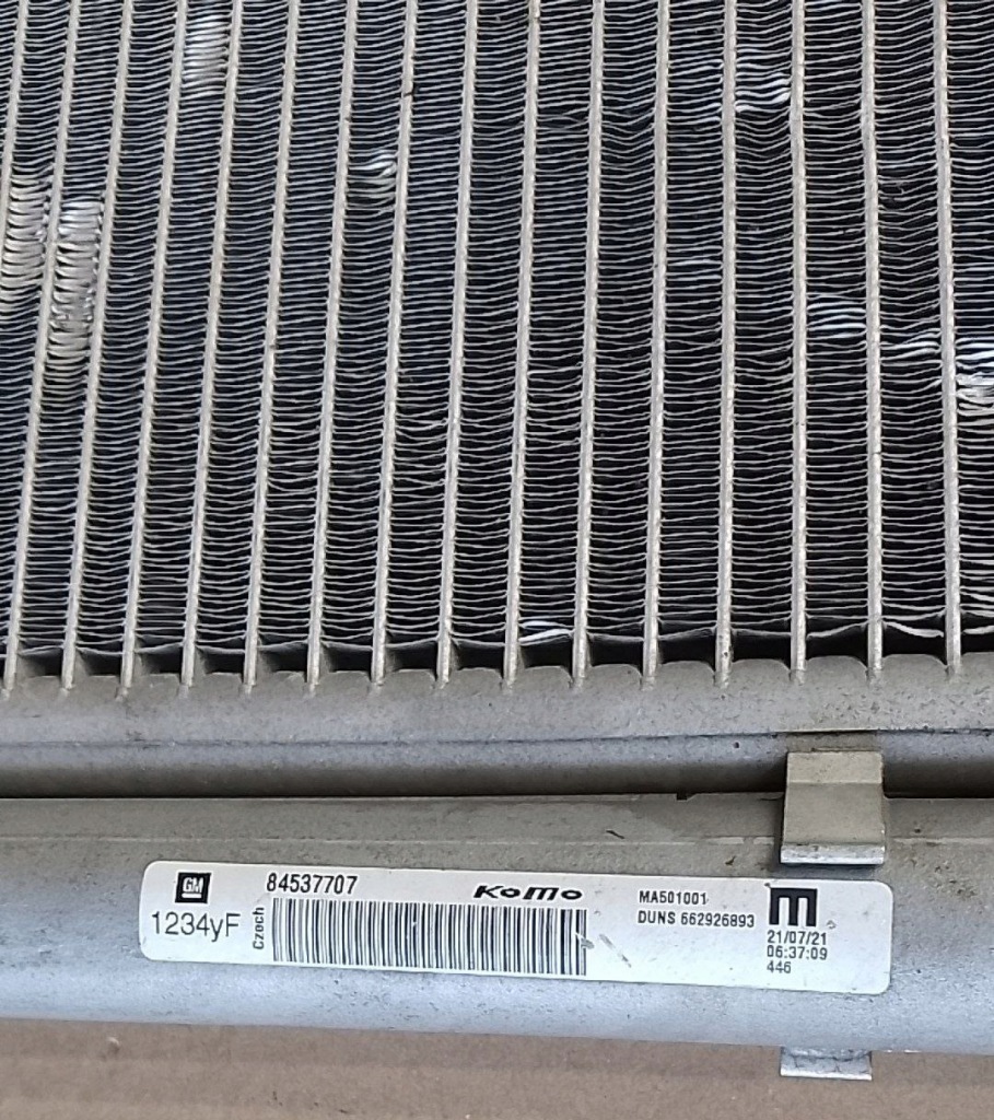 Радіатор кондиціонера opel insignia b оригінальна 84537707 в Україні