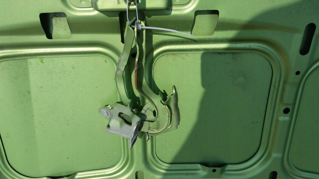 фото №12, Hyundai i20 8-12 капот передняя петли