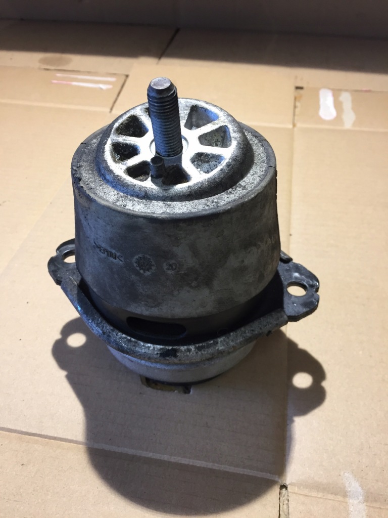 фото №1, Audi q7 4l 4.2 fsi подушка двигуна 7l6199131a