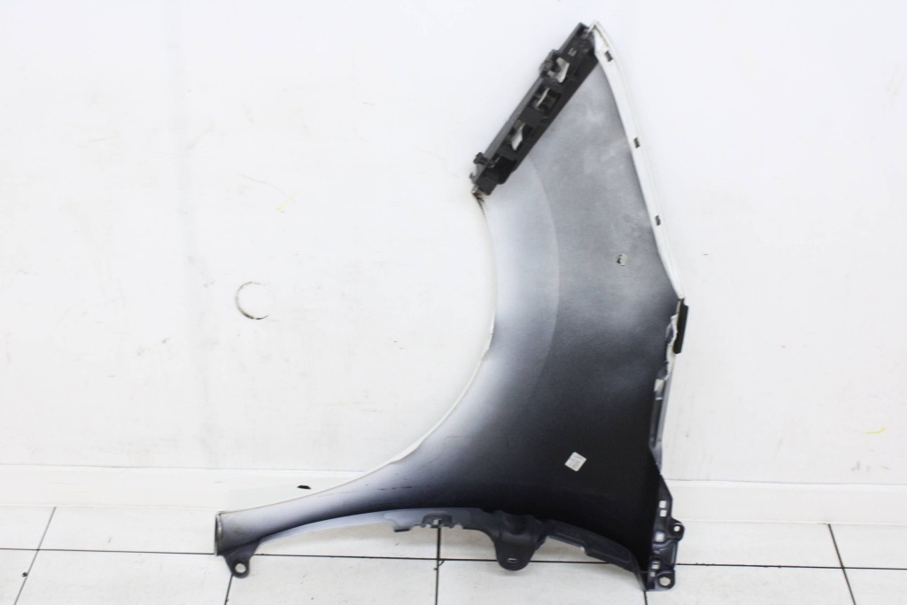Крыло правая  перед передний peugeot 5008 1 2009r- ewp ewpa Недорого
