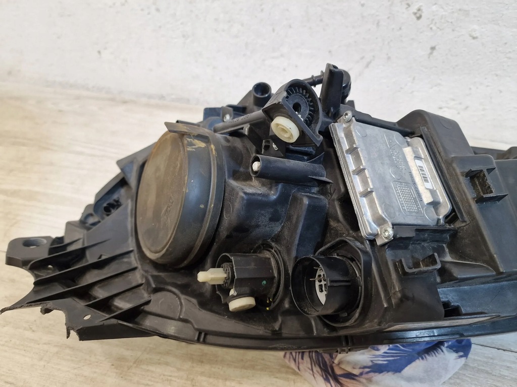 фото №13, Лампа права перед aston martin rapid ad43-13w029-bb