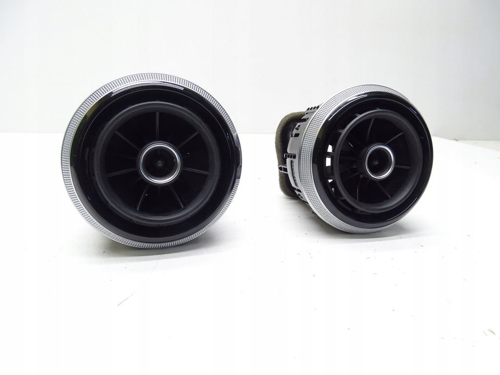 фото №6, Решётка обдув консоли панели audi a3 8v 8v0820901a