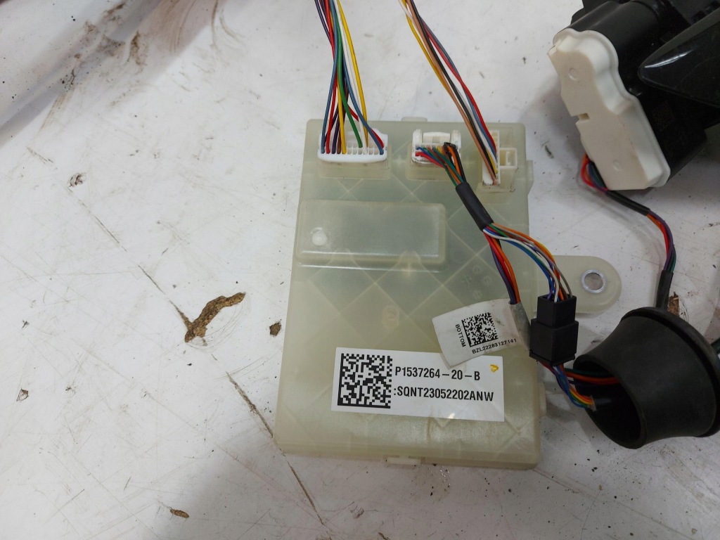 Tesla model y 2023r шланг заряджання блок керування кришка комплект 1537264-20-b в Україні