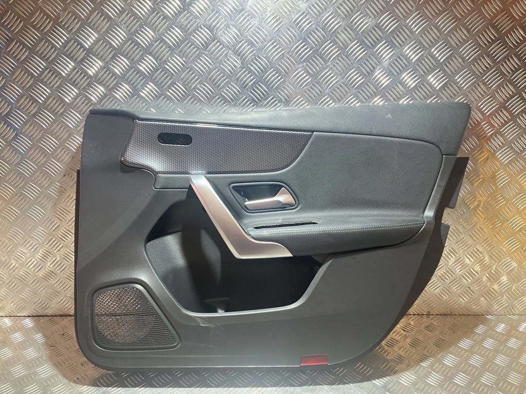 фото №1, Обшивка двері правий перед mercedes a klasa w177