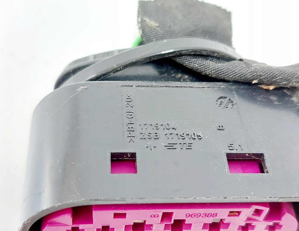 фото №8, Volvo xc40 18r. штекер лампи передньої права ліва 5 -pin