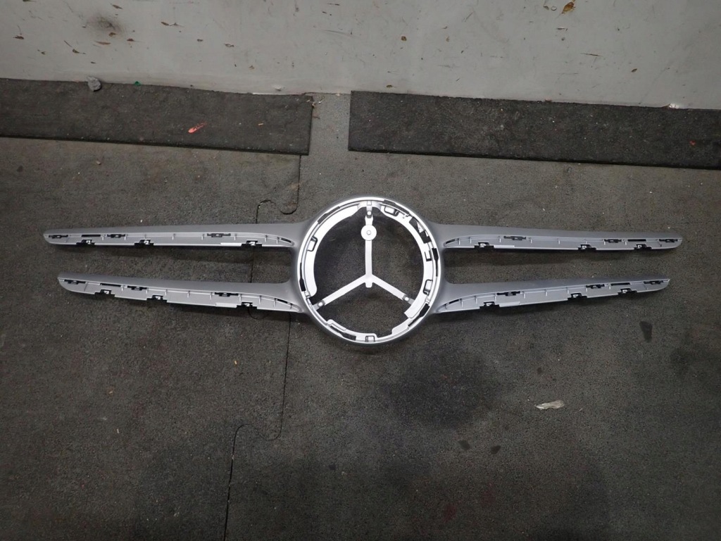 фото №1, Решётка радиатора mercedes c-klasa w205 2014- a2058880900