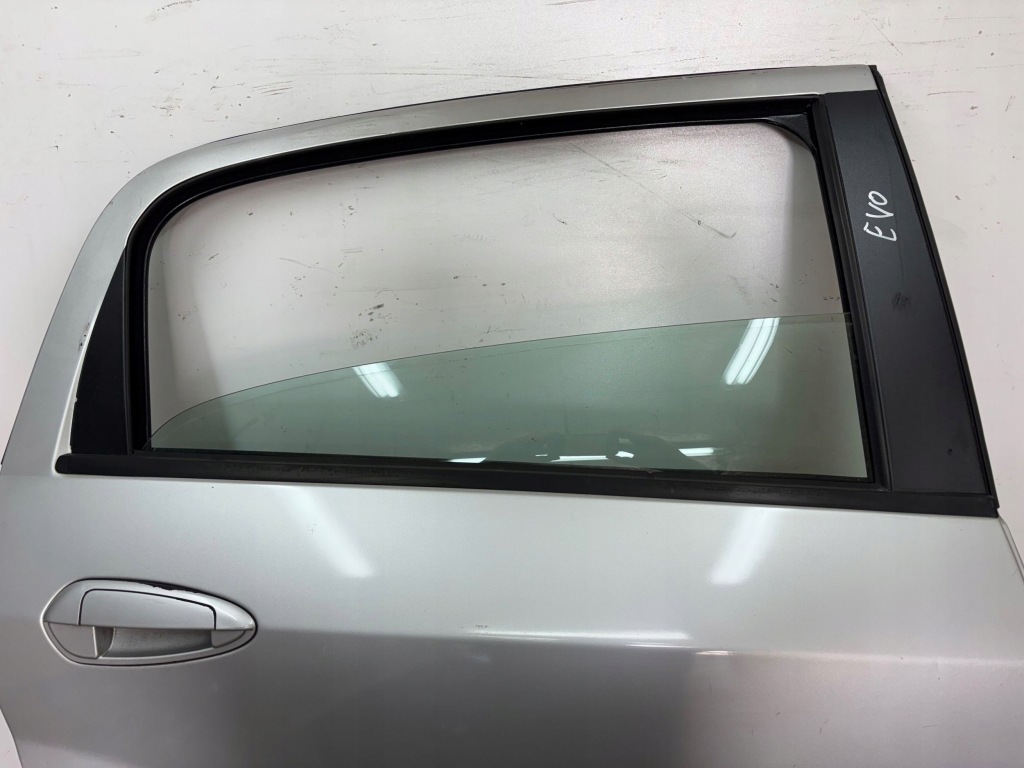 Дверей задній задні праве  fiat grande punto evo в Україні