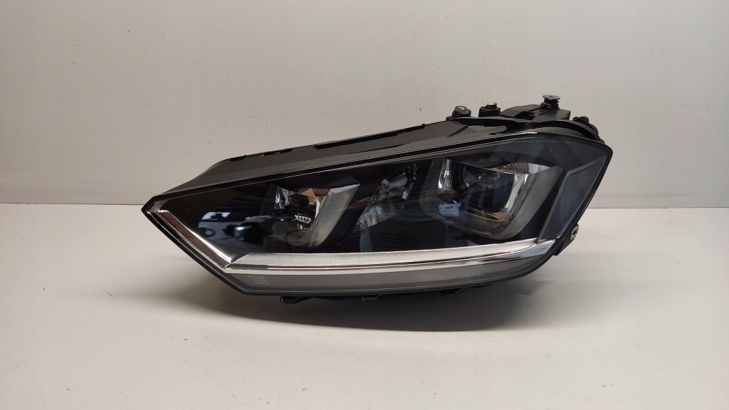 фото №1, Volkswagen оригинальный номер 517941033b лампа фара