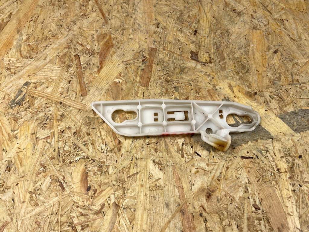 фото №7, Кронштейн направляющая бампера перед левый peugeot 308 ii t9 aa36136489 2013-