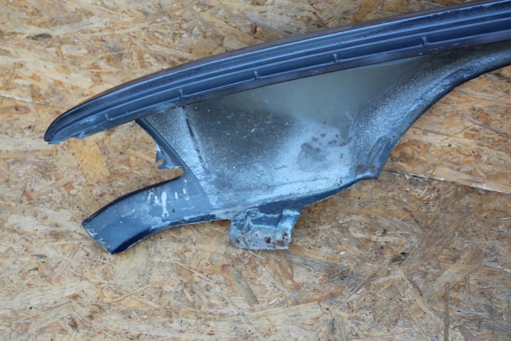 Крыло  правый  bmw 7 e32 дорестайлинг  zdrowy оригинальный без поворотник с Разборки