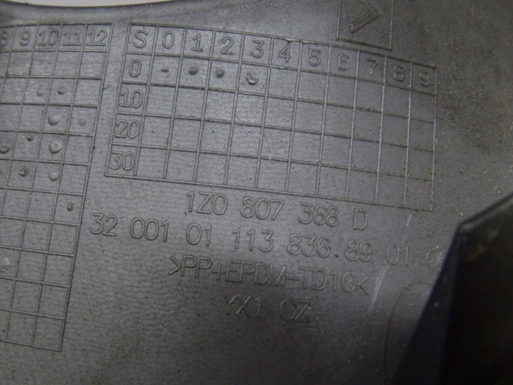 фото №9, Молдинг бампера правая skoda octavia ii scout 1z0 1z0853085a