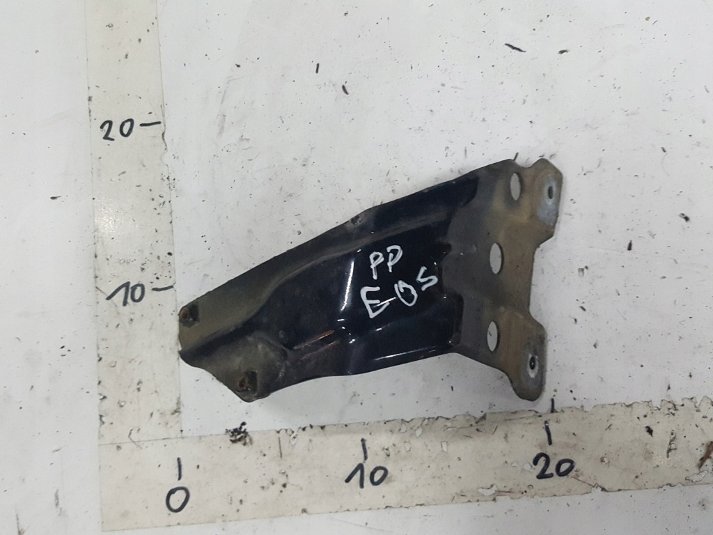 фото №1, Vw eos 06-15r кронштейн крыла правый перед