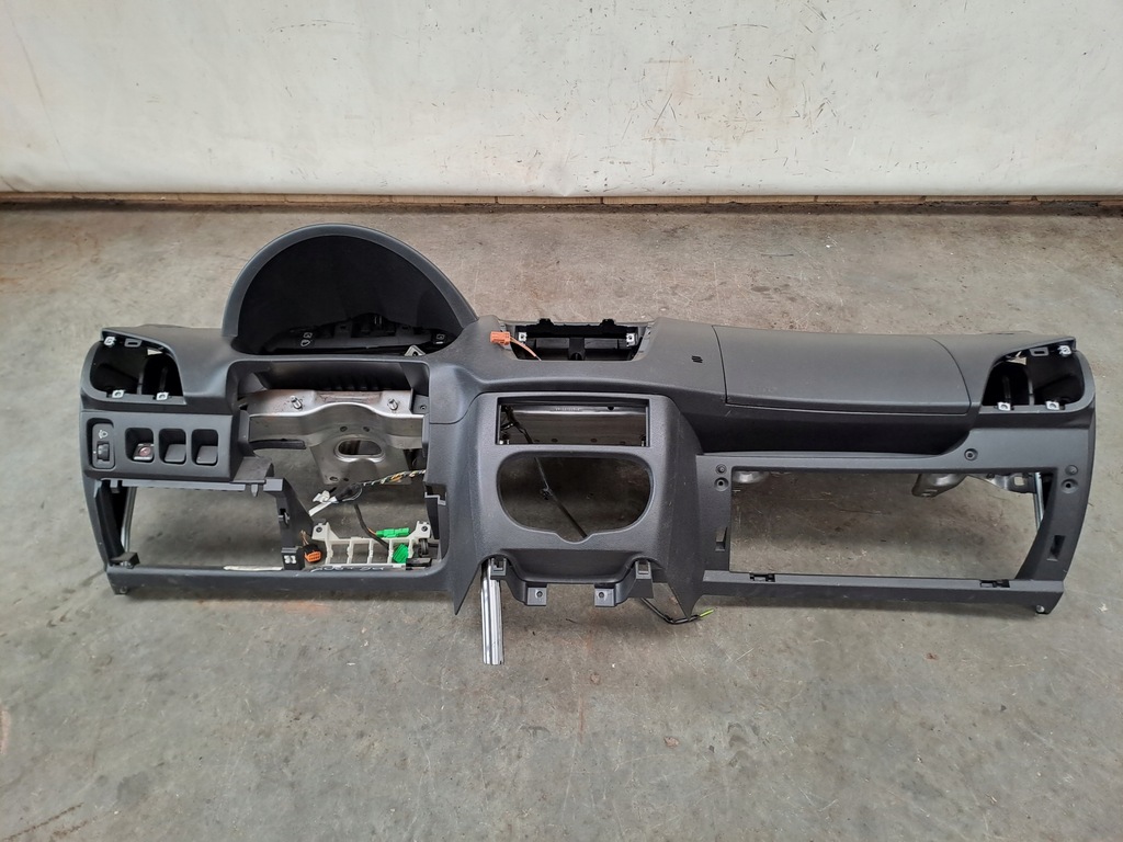 фото №9, Приборная панель консоль датчик ремни kpl peugeot 206+