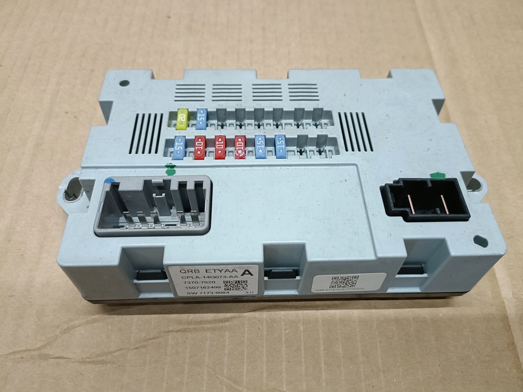 фото №1, Jaguar xe коробка запобіжників bsi