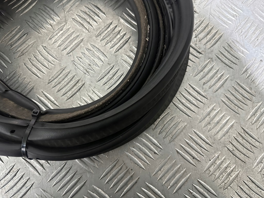 Mini cooper r56 прокладка кришки багажника Ціна