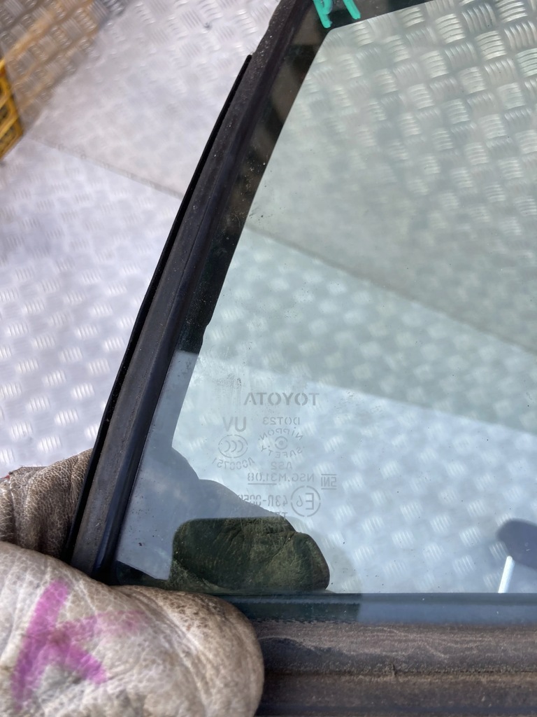 фото №2, Стекло дверь правый задняя toyota prius iv 15-