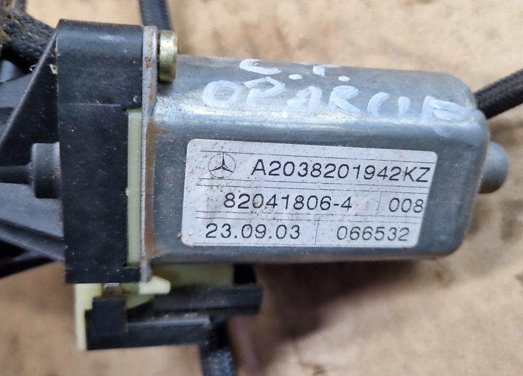 Mercedes w203 моторчик регулировки спинка сиденье правый перед 2038201942 в Украине