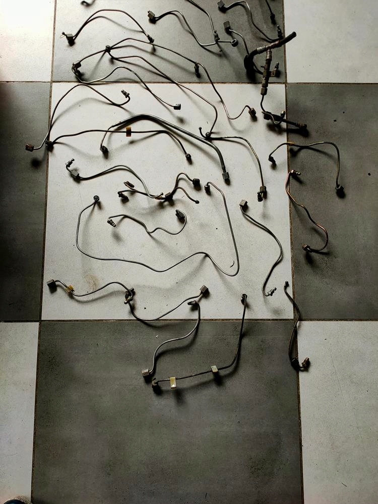 Трубка розподільника пального mercedes 107 Недорого