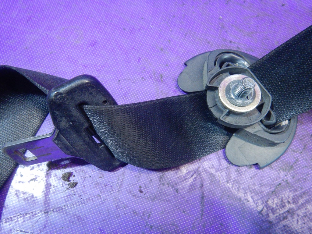 Bmw x3 e83 ремень безопасности правый  перед 33048192 Оригинал