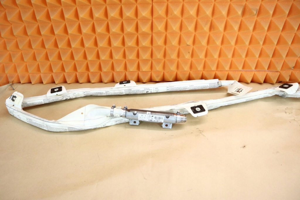 фото №1, Mercedes w204 шторка безопасности правая 2048600605