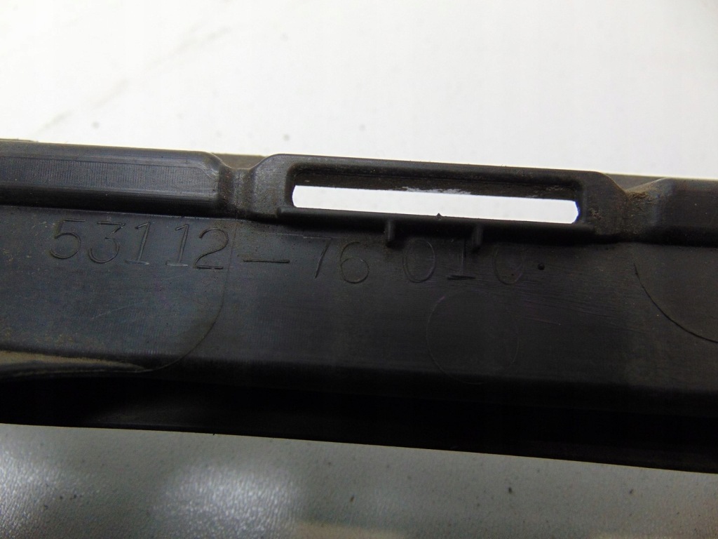 Решітка w бампер середня перед lexus ct200 200h 53112-76010 в Україні